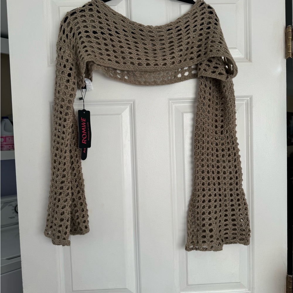 Never worn trendy sweater topper